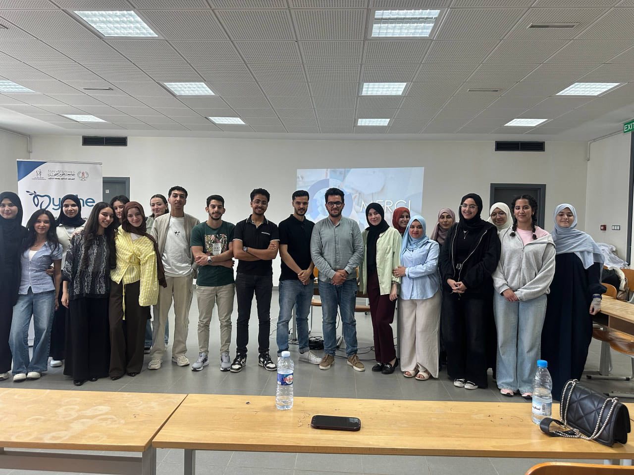 Formation en soins infirmiers destinée aux étudiants de médecine de 2ᵉ année, à travers des séances de simulation pratique de basse fidélité.