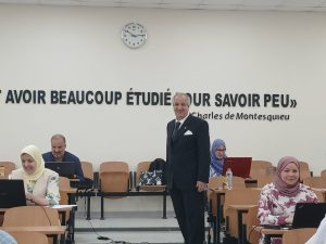 Le directeur de l’Université des sciences de la santé  » Al-Mujahid, le Dr Youssef Al-Khatib », le professeur Gharnout Marzak, supervise le déroulement des épreuves du concours d’accès aux postes de professeur hospitalier universitaire et de maître de conférences hospitalo- universitaire (section « A »)