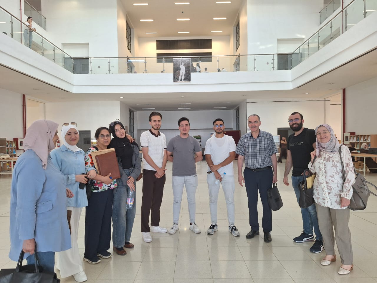 Visite du Doyen de la Faculté de Médecine et son staff à la bibliothèque universitaire