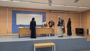 Remise de la carte d&rsquo;étudiant et du certificat de scolarité  aux nouveaux étudiants.